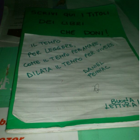 Acquaviva, giovani ''ravvivati'' riempiono i frigoriferi di libri